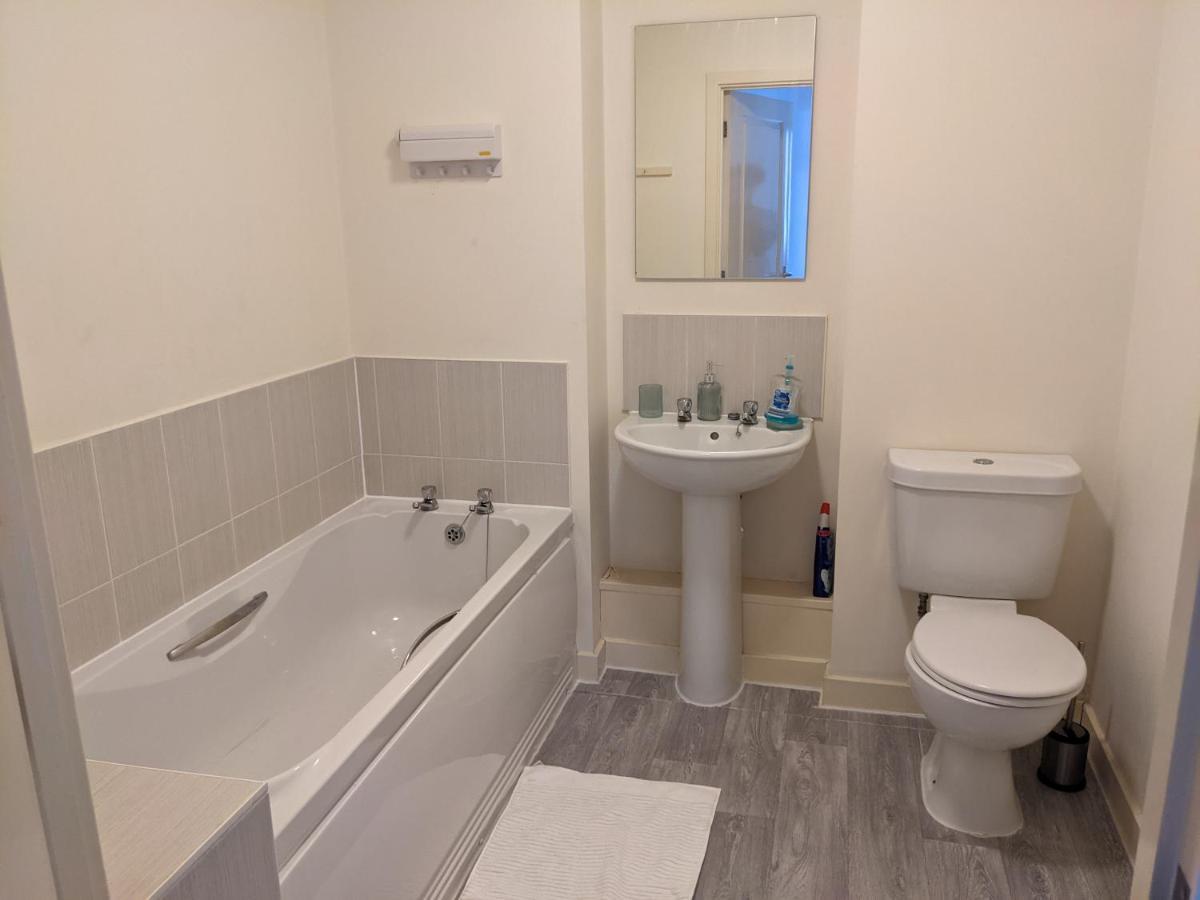 Simple 2-Bedroom 1.5 Bath Apartment In Thornhill Southampton Extérieur photo