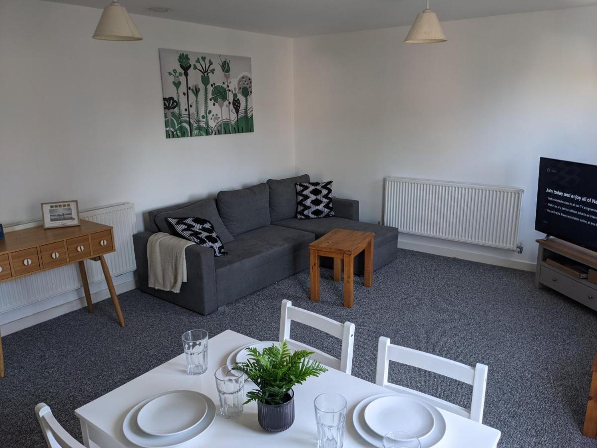 Simple 2-Bedroom 1.5 Bath Apartment In Thornhill Southampton Extérieur photo