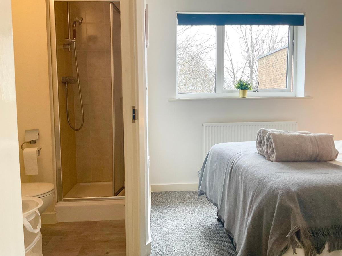 Simple 2-Bedroom 1.5 Bath Apartment In Thornhill Southampton Extérieur photo